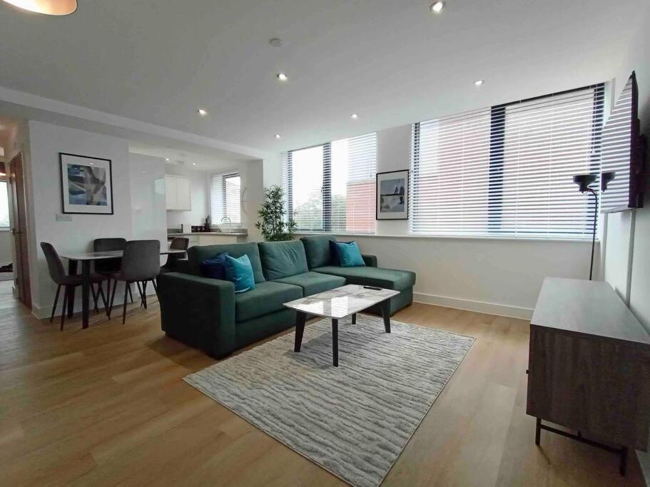 Apartament Luxury 2 Bed 2 Bath Flat Near Old Trafford Manchester Zewnętrze zdjęcie