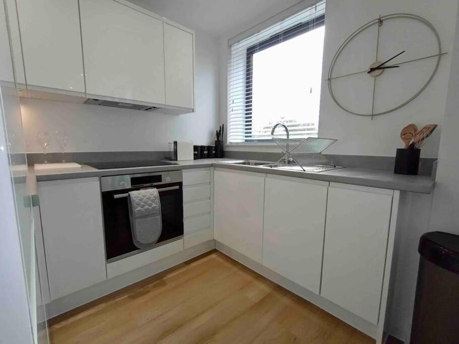 Apartament Luxury 2 Bed 2 Bath Flat Near Old Trafford Manchester Zewnętrze zdjęcie